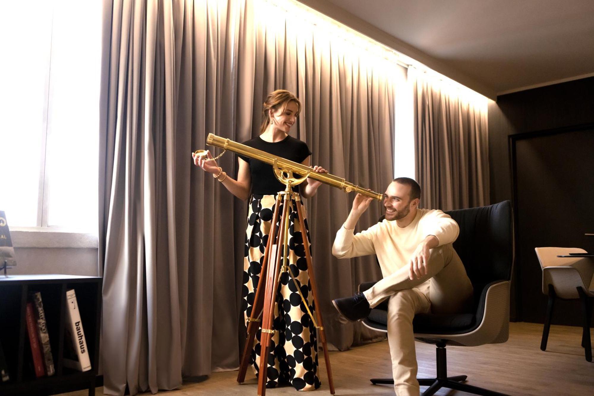 מלון Pullman Santiago El Bosque מראה חיצוני תמונה The 2015 winner, the Russian duo Sergey Ivanov and Ekaterina Ivanova, with the 2015 winner's trophy