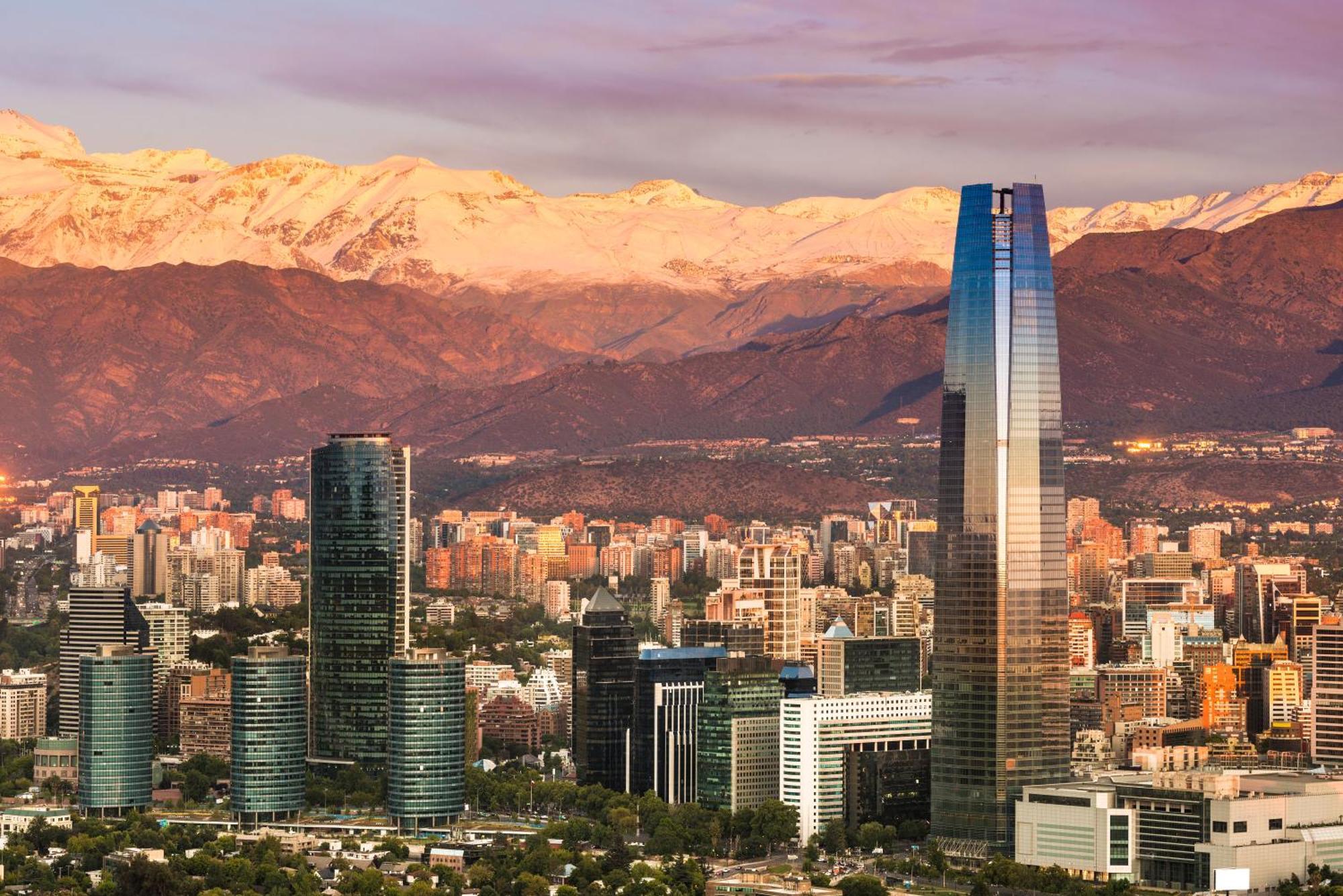 מלון Pullman Santiago El Bosque מראה חיצוני תמונה Santiago skyline